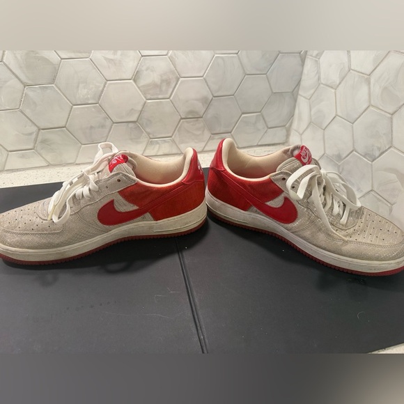 Nike Air Force 1 Low Premium Christmas Sneakers Vintage Size 10.5 Red Silver - Picture 6 of 16